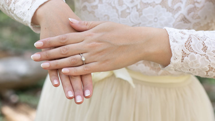 💍 Wedding Vibes – Soft Romance in Nail Form