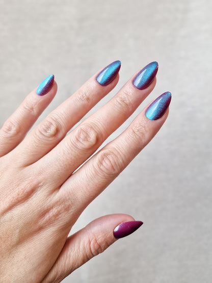 Aurora Night - Short Almond - Cat Eye Press-Ons