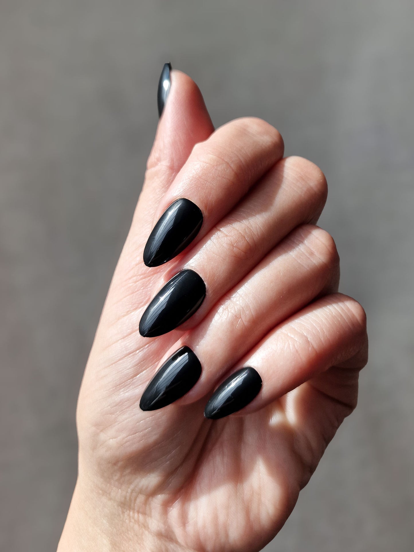 Blackout - Short Almond - Press-Ons