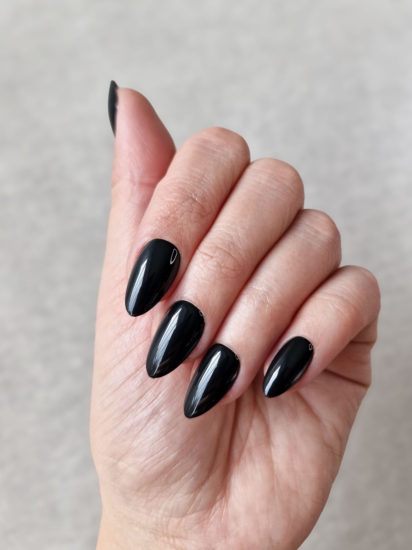 Blackout - Short Almond - Press-Ons